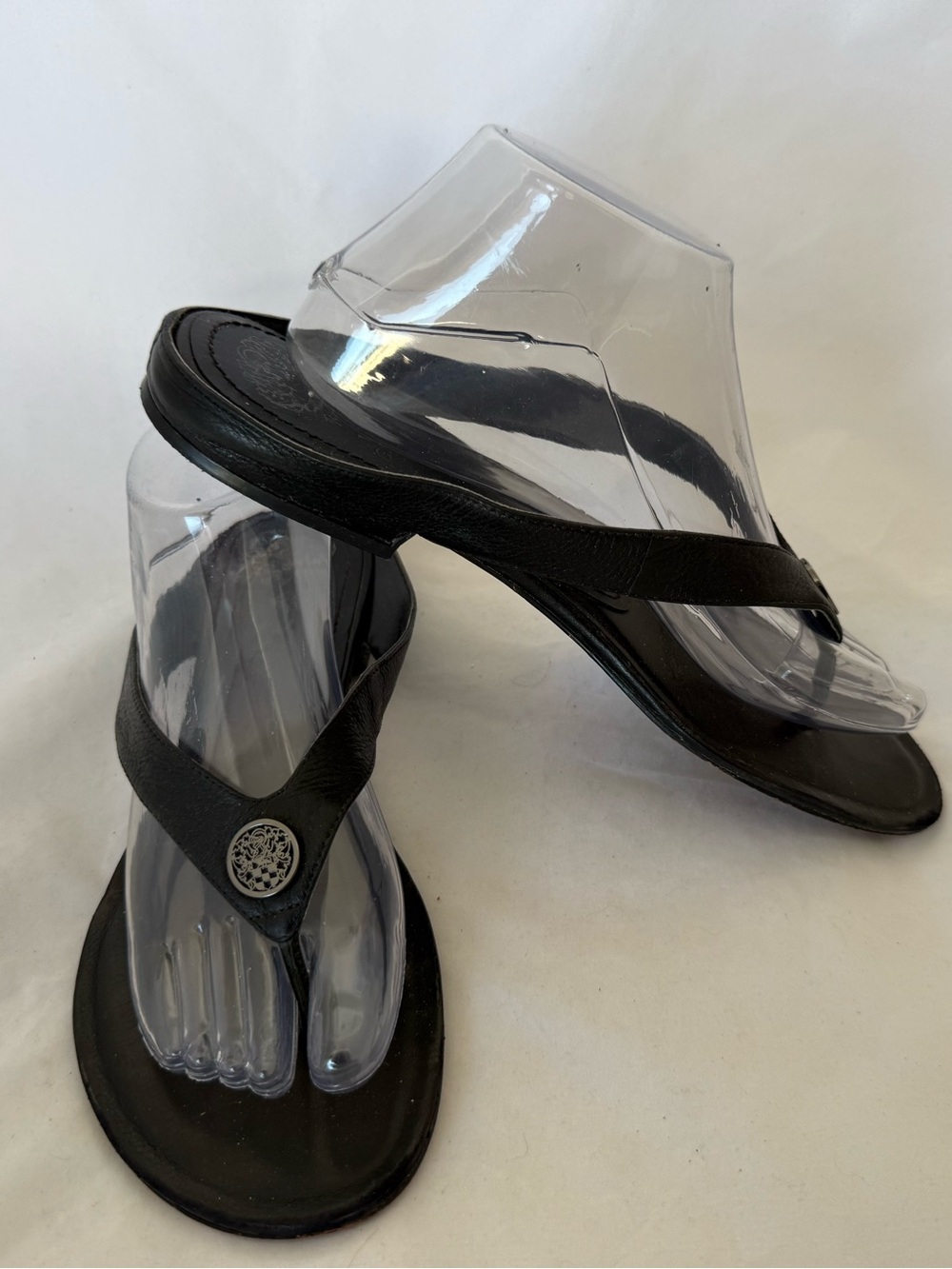 Vince Camuto Thong Sandals Size 10 EU 42 Black Leather Tamie 2 Emblem Women's